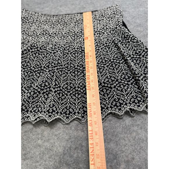 Express Women’s Skirt Size 12 Black White Embroidered A-Line Mini Scalloped Hem - Picture 4 of 6